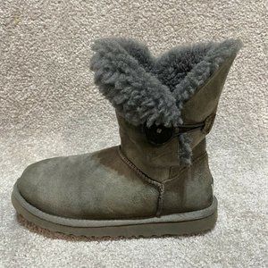 UGG Australia Bailey Button Suede Sheepskin Winter Boots Gray Women’s Size 5